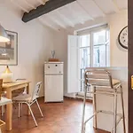 Guesthost - Charming Loft Navona * 로마