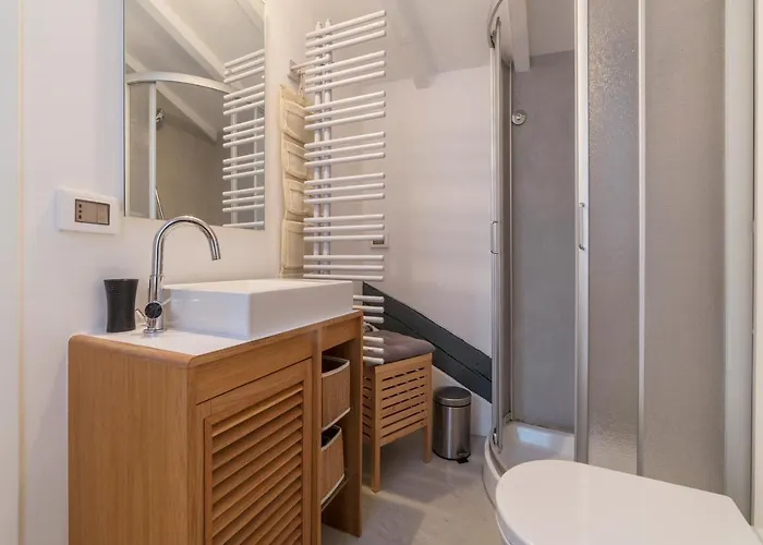 Guesthost - Charming Loft Navona Daire Roma
