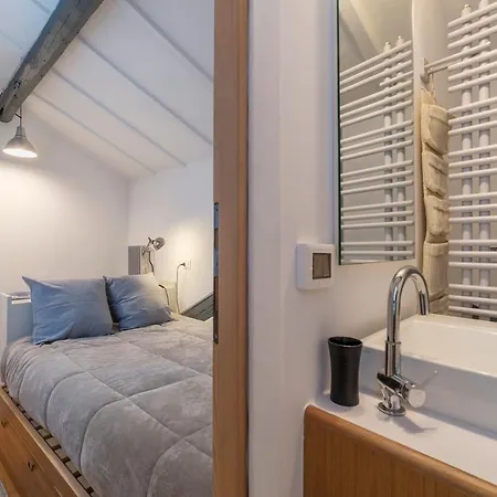 Guesthost - Charming Loft Navona Daire Roma